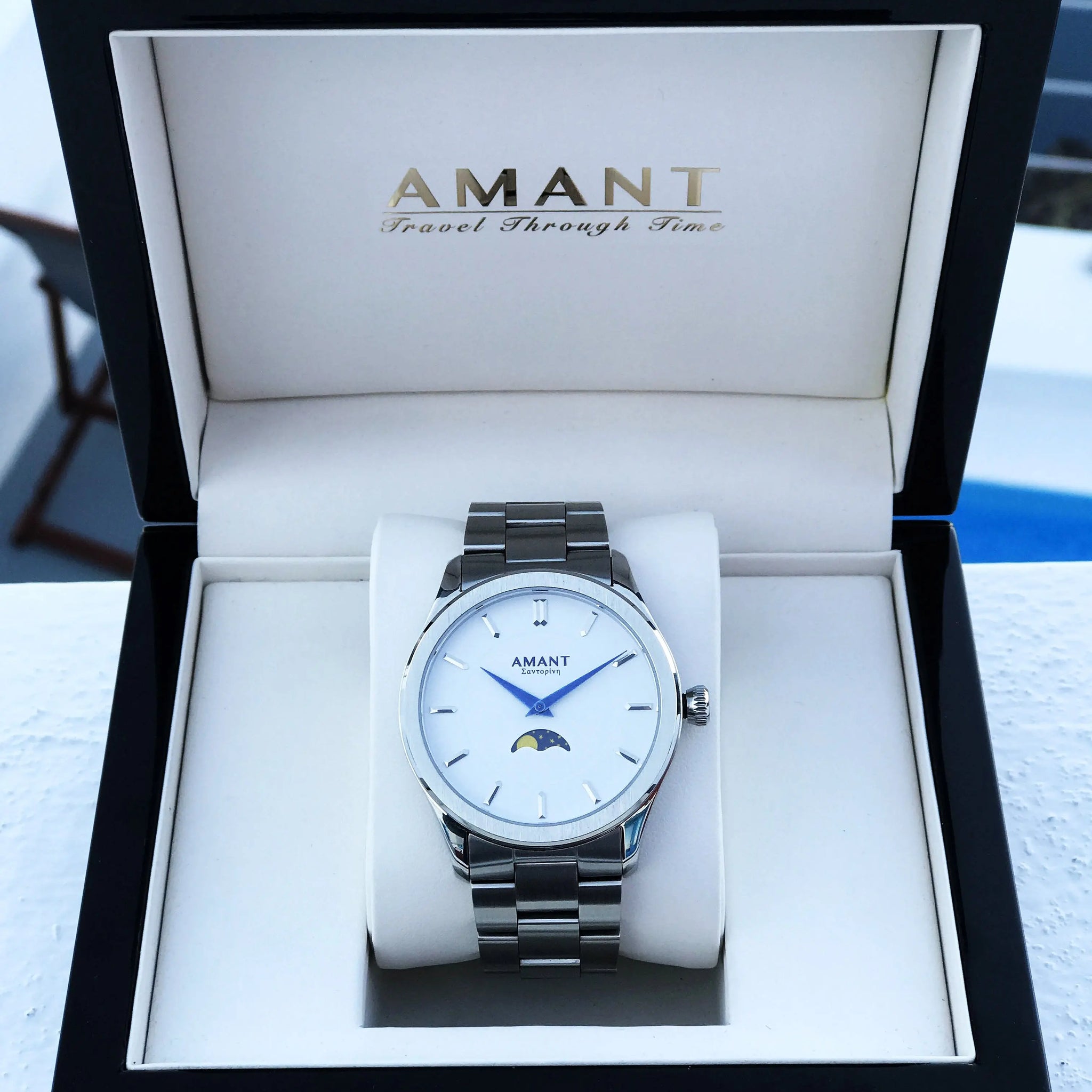 Amant watches